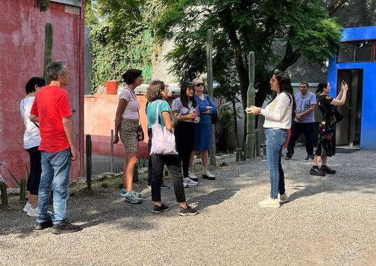 Emociona la expo de 39 grabados de Isidro Madrid en la sede del ISIC